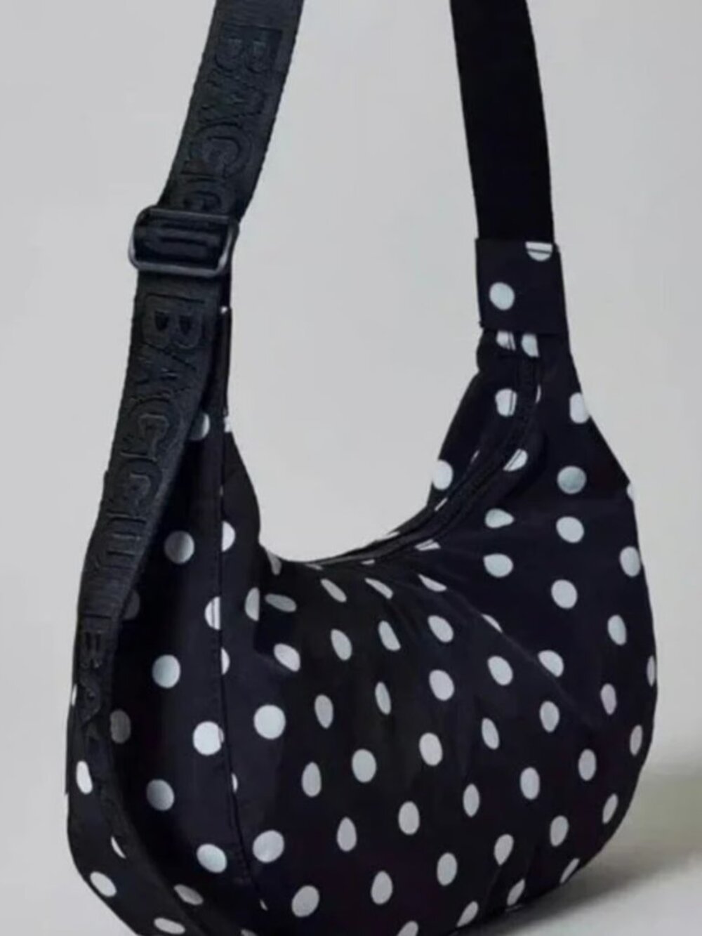 Baggu BNWT Medium Nylon Black & White Polka Dots UO Exclusive Crescent Bag